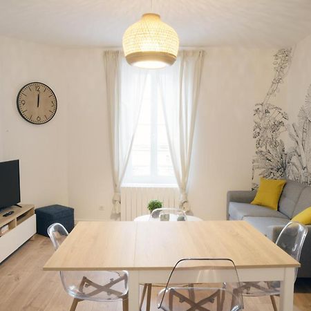 T3 De Charme Situe En Hyper Centre Avec Wifi, Linge, Draps, Savons Et Serviettes Fournis Коньяк Номер фото