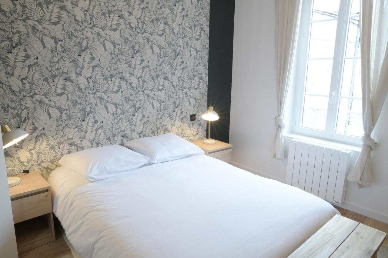 T3 De Charme Situe En Hyper Centre Avec Wifi, Linge, Draps, Savons Et Serviettes Fournis Коньяк Номер фото